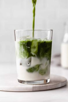 Iced Matcha Latte - Choosing Chia Matcha Oatmeal, Matcha Overnight Oats, Matcha Green Tea Smoothie, Matcha Chia Pudding, Make Matcha, Matcha Mint, Green Tea Smoothie, Matcha Recipes