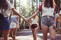 Summer Camp Aesthetic Outfits, Camping Aesthetic Outfits, Summer Camp Outfits, Summer Camping Outfits, Camping Outfits For Women, Camp Fashion, Round Face Sunglasses, Camping Aesthetic