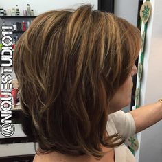 medium+layered+hairstyle Medium Shag Hairstyles, Short Layered Bob Haircuts, Middle Hair, Medium Layered Hair, Shag Hairstyles, Haircuts For Long Hair