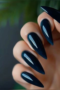 Dark Blue Cateye Nails, Long Black Nails Aesthetic, Dark Blue Black Nails, Nail Designs Dark Colors, Dark Nails Aesthetic, Dark Stiletto Nails, Dark Blue Nail Ideas, Dark Blue Nails, September Nails