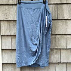 Athleta Release Midi Skirt Size L Casual Yoga Skirt With 4-way Stretch, Casual Flowy Sports Skirt, Athleisure Sports Skirt In Blue, Blue Athleisure Skirt For Sports, Athleisure Blue Sports Skirt, Athleisure Blue Skirt For Sports, Blue Casual Skirt With 4-way Stretch, Casual Blue Skirt With 4-way Stretch, Blue Casual Sports Skirt