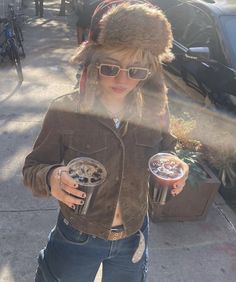 Sunglasses In Winter, Trapper Hat Aesthetic, Cabbie Hat Outfit, Fiddler Hat Outfit, Winter Headbands Outfit, Trapper Hat Outfit, Bonnet Outfit, Hat And Sunglasses, Fashion Street Wear