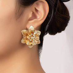 This Unique Pair Is A Wonderful Addition To Your Wardrobe And Your Style; Sure It Get Lots Of Compliments! Gsunws5020015m8 Gold Crystal Flower Shape Earrings For Parties, Metal Flower-shaped Earrings For Parties, Metal Flower Earrings For Party, Gold Flower Earrings For Evening, Elegant Rhinestone Flower Earrings For Party, Glamorous Flower Earrings For Evening, Formal Metal Flower Earrings, Flower Stud Earrings, Flower Stud