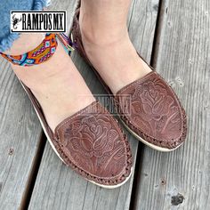 RamposMX @ramposmx #ramposmx ORDER HERE link : www.ramposmx.com @ramposmx Womens Mexican Sandals, Handmade Leather Huaraches Sandals ,Sandalias Huaraches Mexicanos ,Mexican Leather Shoes, JOEL TOOLED CAFE / Brown https://www.instagram.com/ramposmx/ #HuarachesMexicanos #HuaracheMujer #LeatherShoes #MexicanSandals #MexicanShoes #FlowerSandals #HandmadeSandals #HandmadeShoes #SandaliasMexicanas #WomenHuaraches #LeatherSandals #huaraches Brown Hand Tooled Huaraches For Beach, Brown Hand Tooled Huarache Sandals Closed Toe, Brown Hand-tooled Huaraches For The Beach, Brown Hand-tooled Slip-on Huarache Sandals, Huaraches Sandals, Mexican Shoes, Mexican Sandals, Huarache Sandals, Leather Sandals Handmade