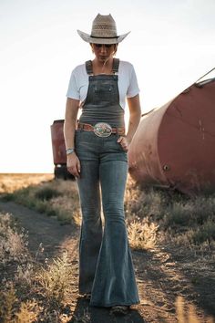 Western Overalls Outfit, Shaley Ham, Western Influencer, Cowboy Shoot, Cowgirl Fits, West Desperado, Boutique Building, Ladylike Outfits, Rock And Roll Cowgirl