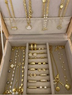 Jewelry Aesthetic Girl, Gold Jewelry Essentials, Christmas List Jewelry, Evry Jewels Necklaces Stack, Gold Jewelry Girl, Gold Jewelry Inspo Aesthetic, Amazon Gold Jewelry, Jewelry Gold Aesthetic, Essential Jewelry Pieces