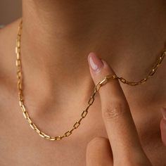 14K Gold Paperclip Chain Necklace, Link Chain Necklace, Paperclip Necklace, Gold Link Chain, 12 - 24 inches Paper Clip Necklace, Non Tarnish ►Material: High Quality Solid 925 Sterling Silver ►Finish: Sterling Silver ∙ 14K Gold ∙ Rose Gold ►Each item is made-to-order, which gives our pieces a unique meaning that is specific and special to you. H O W * T O * O R D E R ►Choose the finish : 14K GOLD - ROSE GOLD - STERLING SILVER ►Choose necklace length : 12 inch - 24 inch ( Please note that a 2 inch Paper Clip Necklace, Unique Meaning, Paperclip Chain Necklace, Paperclip Necklace, Necklace Everyday, Gold Necklace Simple, Gold Link Chain, Gold Link, Layered Chains