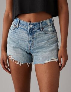 AE Strigid Super High-Waisted Relaxed Distressed Denim Short Relaxed Denim Shorts, American Eagle Denim Shorts, Trendy Jean Shorts, Summer Shorts 2024, Cute Summer Jean Shorts, Summer Shorts Outfits For Women, Loose Jean Shorts, Best Jean Shorts, Cute Summer Outfits Casual