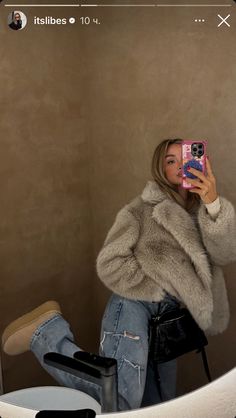 Uggs Boots, Scorpio Girl, Fav Products, Application Iphone, Winter Mood, Winter Girl, Summer Beach Vacation, Jackets Fashion, Cindy Kimberly