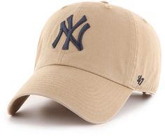 Design Curved brim, adjustable hat Buckle adjustable closure back Relaxed fit Style and Team Spirit Raised embroidered team logo on front ‘47® embroidered logo on left side Additional Details One size fits most Officially licensed product Ny Yankees Hat, Ny Hat, Yankees Hat, Tan Hat, Street Style Fall Outfits, Casual Day Outfits, Gameday Outfit, Birthday Wishlist, 47 Brand