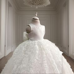 Elegant Princess Dress With Ruffles For First Communion, White Princess Dress With Ruffles, Elegant Princess Dress For First Communion, White Princess Ball Gown For Confirmation, White Tulle Ball Gown For Baptism, Elegant White Tulle Princess Dress, Elegant White Princess Dress For First Communion, White Princess Gown For Confirmation, White Ruffled Ball Gown For First Communion