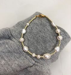 Gold Beads Bracelet, Dainty Fashion, Real Pearl Bracelet, Best Friend Bracelet, Friend Bracelet, Homemade Bracelets, Antique Wedding Rings, Bracelet Pearl, Friend Bracelets