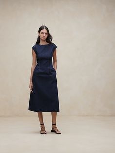 Lina Italian Denim Midi Dress | Banana Republic Waist Darts Dress, Italian Fashion Women, Fun Dresses, Midi Dress Work, Classy Wear, Casual Work Dresses, Collection Ideas, Denim Midi Dress, High Waist Dress