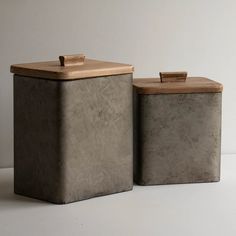 From Foreside Home & Garden, this rustic canister set is the perfect storage option for smaller items or trinkets. The luxe matte galvanized finish with warm charcoal and bronze tones offers a timeless look. Although simple and neutral, the metal creates a unique element to enhance the space they are in. Easily transition this look throughout areas of your home as a simple decorative accent or for functional organization. -Great for storage of small items, or simply as a decorative accent for yo Southwest Home Decor, Metal Storage Containers, Bathroom Canisters, Minimal Kitchen, Rustic Luxe, Metal Canisters, Kitchen Counter Decor, Dog Essentials, Mantel Shelf