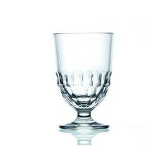 Expertise, passion, commitment and tradition. The oldest French La Rochère glassworks since 1475 has been included in a small group of companies elected as living heritage of the industry. Inspired by the French countryside, the masters of La Rochère continue production without changing the great attention to the quality of the glass, with its unique style.   Wine glass from the Artois collection with a capacity of 22cl. Material: Glass Color: transparent Set: 6 Glasses French Countryside, Water Glass, Glass Set, Bugatti, Small Groups, Colored Glass, Wine Glass, Old Things, Wine