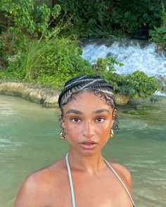 Braids On Mixed Women, Short Unique Hairstyles, Juneteenth Hairstyles, Short Jumbo Braids, Fast Braided Hairstyles, Jamaican Braids, Simple Cornrows For Natural Hair, Marley Hairstyles, Mexico Braids