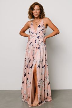 Boho Summer Wedding, Pink Floral Maxi Dress, Flowy Maxi Skirts, Flattering Outfits, Flattering Swimsuits, Baltic Born, Perfect Summer Outfit, Velvet Maxi Dress, Summer Beach Outfit