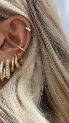 Pretty Ear Stacks, Cute Gold Earring Stacks, Piercing Stack Gold, Gold Ear Stack Aesthetic, Elegant Ear Stack, Layered Jewelry, Jewelry Accessories Ideas