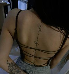 Back Tatooed Girl Aesthetic, Women Tattoo Aesthetic, Back Tattoo Aesthetic, Elegant Spine Tattoos, Small Back Tattoos, Full Arm Tattoos, Tasteful Tattoos, 4 Tattoo