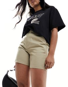 Shorts by Dickies Take the short cut High rise Belt loops Functional pockets Logo patch Slim fit Dickies Outfit Women, Womens Dickies, Dickies Outfit, Holiday Dress Outfit, Flip Flop Boots, Plus Size Designers, Workwear Fashion, Short Cut, Outfit Women