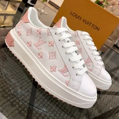 White Louis Vuitton, Louis Vuitton Women, Women Fashion Casual, Jordan Shoes Girls, نظارات شمسية