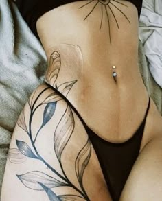 Back Tattoos For Guys Spine, Earthy Tattoos, Tasteful Tattoos, Back Tattoos For Guys, Geniale Tattoos, Pretty Tattoos For Women