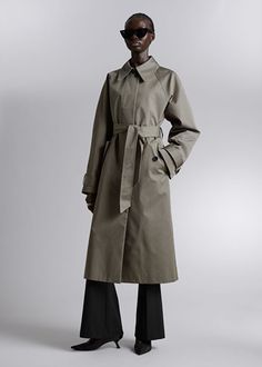 Single-Breasted Trench Coat - Khaki - Trenchcoats - & Other Stories US Casual Denim Jacket, Fall Outerwear, Trench Coat Outfit, Classic Blazer, Green Coat, Coat Outfits, Denim Coat, Fashion Story, Women's Coats & Jackets