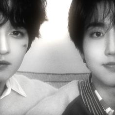 #minsung #minho #jisung #straykids #stay Skz Han And Lee Know, Minsung Black And White, Minsung Photos, Lee Know Black And White, Han Y Minho, Stray Kids Black And White, Han And Lee Know, Lee Know And Han