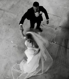 Bride And Groom Pictures Intimate, Moody Wedding Pictures, Positano Wedding, Moody Wedding Photography, Prewedding Shoot, Wedding Content, Wedding Portrait Poses, Timeless Photography, Blurred Lines