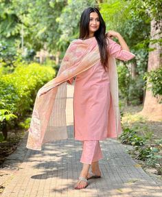 Plain Kurta Set, Peach Plain, Plain Kurti Designs, Plain Kurta, Plain Kurti, Bridal Hair Buns, Long Kurti Designs, Desi Fashion Casual