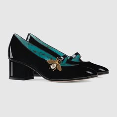 Gucci High Heels, Gucci Bee, Gucci Pumps, Heels Gucci, High Heels Black, Dr Shoes, Gucci Shop, Mid Heels Pumps, Designer Pumps