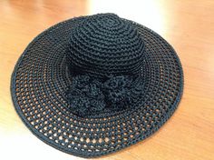 This designer vintage hat is the perfect spring/summer accessory. It is black crochet with crochet applique Size: Approximately size Small/Medium, Brand: Carolina Amato, Made in Italy Condition: Excellent Crochet Vintage Hat, Boho Deco, Crochet Vintage, 70s Boho, Vintage Hat, Crochet Applique, Designer Vintage, Black Crochet, 70s Fashion