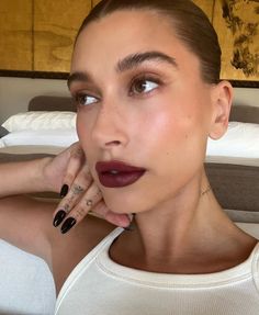 Makeup Moodboard, Dark Lip Makeup, Hippie Mom, Burgundy Lips, Plum Lips, Mekap Mata, Black Manicure, Swag Makeup, Smink Inspiration