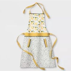 a white apron with lemons on it