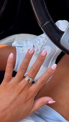 Pink Nails Barbie, Nail Inspo Almond, Nails Barbie, Nail Chrome, Barbie Pink Nails, Barbie Nails, Spring Break Nails, Pink Chrome Nails, Broken Nails