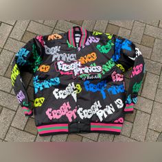 One Of The Most Classic Black Television Shows Ever Aired!! Fresh Prince Of Bel Air !!! Starting Will Smith !! This Colorful Limited Satin Jacket Is A Must Have !! Standard Fitment !! Insulated High Quality Satin Jacket !! Clean Printed Logos!! Send Your Size Inquires Many Available !! Multicolor Graffiti Print Outerwear For Streetwear, Retro Black Outerwear With Graphic Print, Multicolor Letter Print Winter Outerwear, Multicolor Letter Print Outerwear For Winter, Multicolor Letter Print Outerwear For Fall, Casual Fitted Outerwear With Graffiti Print, 90s Style Black Outerwear For Spring, Fitted Graffiti Print Outerwear For Fall, Trendy Long Sleeve Outerwear With Graffiti Print