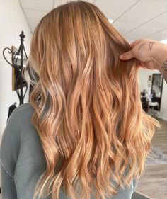 32 Amazing Strawberry Blonde Hair Color Ideas for Maximum Inspiration – CreativeBooster Strawberry Blonde Hair Color Ideas, Natural Strawberry Blonde Hair, Dark Strawberry Blonde Hair, Copper Blonde Hair Color, Reddish Hair, Dark Strawberry Blonde, Light Strawberry Blonde, Copper Blonde Hair, Strawberry Blonde Highlights