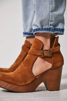 Leather Clogs Outfit, Clog Boots Outfit, Wood Platform Heels, Clogs Outfit, Clogs Style, Clog Boots, Free People Clothing, Steampunk Clothing, Free People Shoes