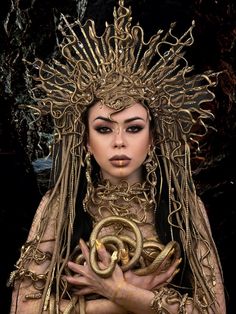 Queen of Snakes Gorgon Crown and accessories Golden Greek Goddess Halloween Makeup, Medusa Crown Diy, Medusa Costume Accessories, How To Make Medusa Headpiece, Medusa Snake Crown, Corona Gorgon, Medusa Headpiece, Goddess Halloween, Romantic Kiss Gif