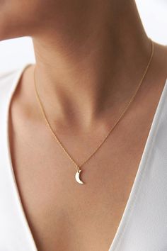 Our new delicate crescent moon necklace crafted with gleaming 14k gold. The perfect fine necklace for a minimal elegant touch. ★ Necklace Features • Gold Karat: 14K/18K Solid Gold (All pieces are stamped for authenticity)• Gold Colors Available: Yellow Gold, White Gold, Rose Gold• Pendant Dimensions: 12.3 mm by 7.7 mm / 0.48 Inch by 0.30 Inch Fine Necklace, Gold Moon Necklace, 20 Inch Necklace, 16 Inch Necklace, 14k Yellow Gold Necklace, Crescent Moon Pendant, Yellow Gold Necklace, Moon Pendant Necklace, Gold Colors