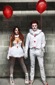 Hot couple couples halloween costume inspo penny wise clown costume. it movie balloon clowns couples Halloween make up All Black Halloween Costume, Scary Couples Halloween Costumes, Black Dress Halloween Costume, Halloweenský Makeup, Black Halloween Costumes, Clown Halloween Costumes, Unique Couple Halloween Costumes, Cute Couple Halloween Costumes