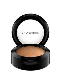 Revamped pigment-packed colors with high color pay off in one swipe.MAC Eye Shadow is a highly pigmented pressed powder that applies evenly and blends well. Delivering long-lasting color in a wide variety of finishes, it can be applied wet or dry.Frost Eye Shadow delivers even, easy-to-blend, long-lasting shimmering color. Available in a wide selection of shades that range in texture from subtly to intensely frosted. Mac Studio Finish Concealer, Mac Mehr, Mac Dazzleshadow, Mac Cosmetics Eyeshadow, Halloween Make-up Looks, Mac Eyes, Velvet Teddy, Eye Base, Amber Lights