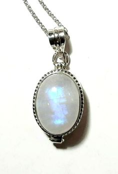 Moonstone locket pendant 925 Sterling silver Moonstone photo locket Moonstone gemstone  Keepsake 3-D box Photo locket Personalized jewelry Gemstone locket Charm box pendant June birthstone Rainbow moonstone Movable lid Secret compartment box pendant Moonstone box amulet Healing crystal Natural gemstones Anniversary gift Mother's gift Dimensions: Sterling silver chain length 50 cm  Pendant 3.5 x 1.6 cm Locket height 1.2 cm Moonstone 1.9 x 1.3 cm The inner depth is 0.3 cm, length and width 1.9 x 1 Silver Moonstone Jewelry As A Gift, Silver Moonstone Birthstone Jewelry, Oval Pendant Jewelry With Moon Charm As Gift, White Locket Jewelry, Silver Moonstone Jewelry With Birthstone, Silver Locket Necklace For Healing, Spiritual Gemstone Jewelry For Keepsake, Sterling Silver Pendant Locket Necklace With Birthstone, Oval Moon Charm Jewelry Gift