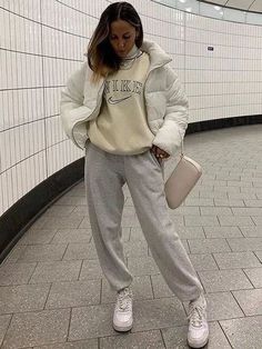 Winter School Outfits, Outfits Trending, Street Outfits, Winter Street, Winter Work, Jacket Outfit, Winter Mode