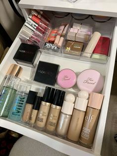 Makeup Beauty Room, Drawer Organization, Makeup Drawer Organization, Makeup Drawer, Makeup For Black Skin, Makeup Is Life, Makeup Help, Shower Skin Care, Skincare Organization