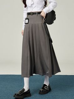 ❤︎college long pleated skirt❤︎ Long School Skirt, Ootd Yearbook, Long Pleated Skirt Outfit, Gray Long Skirt, Pleated Maxi Skirt Outfit, Accordian Skirt, Pleated Midi Skirt Outfit, Long Grey Skirt, Long Pleated Skirt