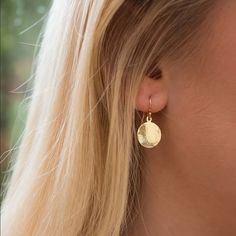 Brand New Women's Hanging Round Hammered Gold Earrings Genuine 14k Gold Plated Sterling Silver .75" Tall .4" Across Retail Price $295 Buy With Confidence From A Trusted Seller With A 99%+ Feedback Rating! A0104 (Id-962) Classic Brass Jewelry For Jewelry Making, 14k Gold Nickel-free Drop Earrings, Nickel-free 14k Gold Drop Earrings, Silver Hammered Fine Jewelry, Sterling Silver Tarnish Resistant Round Disc Jewelry, White Gold Brass Jewelry With Round Shape, Tarnish-resistant Sterling Silver Round Disc Jewelry, Nickel-free Gold Fine Jewelry Earrings, Yellow Gold Round Jewelry With Ear Wire