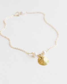 Gold Anklets With Pearl Charm As Gift, Gold Anklets With Pearl Charm For Gift, Gold Pearl Bracelet With Pearl Charm For Beach, Gold Pearl Charm Bracelet For Beach, Gold Pearl Anklets As Gift, Gold Pearl Anklets For Gift, Ocean Anklet, Pearl Ankle Bracelet, Ankle Bracelets Gold