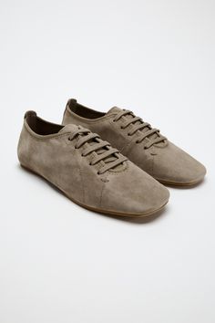 LEATHER DERBY SHOES - Taupe Gray | ZARA United States Sneakers Zara, Zara Sneakers, Blazers Shoes, Joggers Shoes, Cardigan Sweater Dress, Pull Sweat, Tshirt Skirt, Suede Sneakers, Derby Shoes