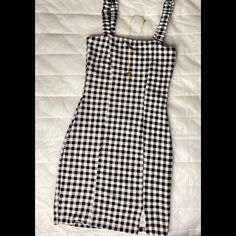 Just Took Tag Off Didnt Fit Me! Elegant Fitted Mini Dress For Picnic, Trendy Fitted Mini Dress For Picnic, Fitted Mini Dress With Lining For Picnic, Fitted Lined Mini Dress For Picnic, Casual Fitted Mini Dress For Picnic, Chic H&m Summer Mini Dress, H&m Fitted Summer Mini Dress, H&m Fitted Summer Dresses, Fitted H&m Summer Dresses